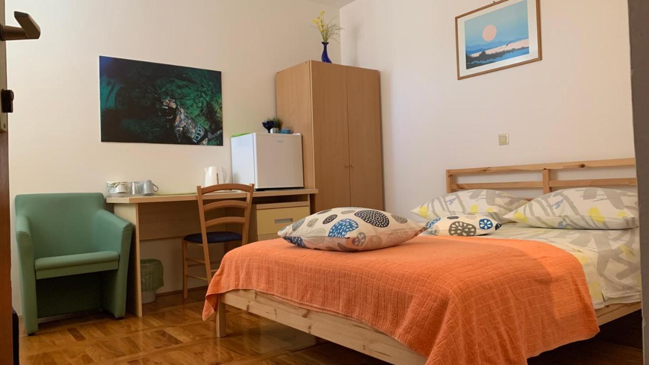 Studio Apartment And Rooms Adria 보디체 외부 사진