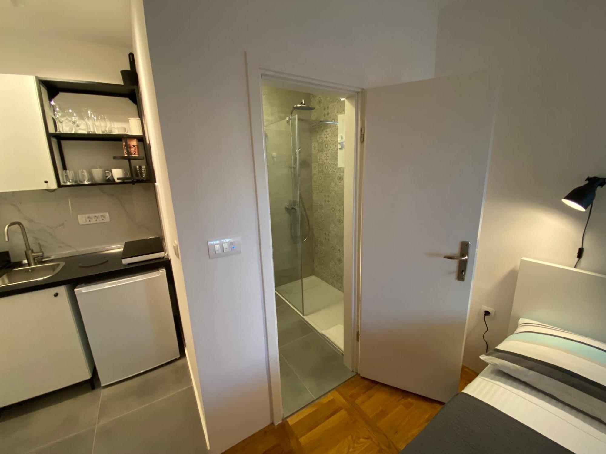 Studio Apartment And Rooms Adria 보디체 외부 사진