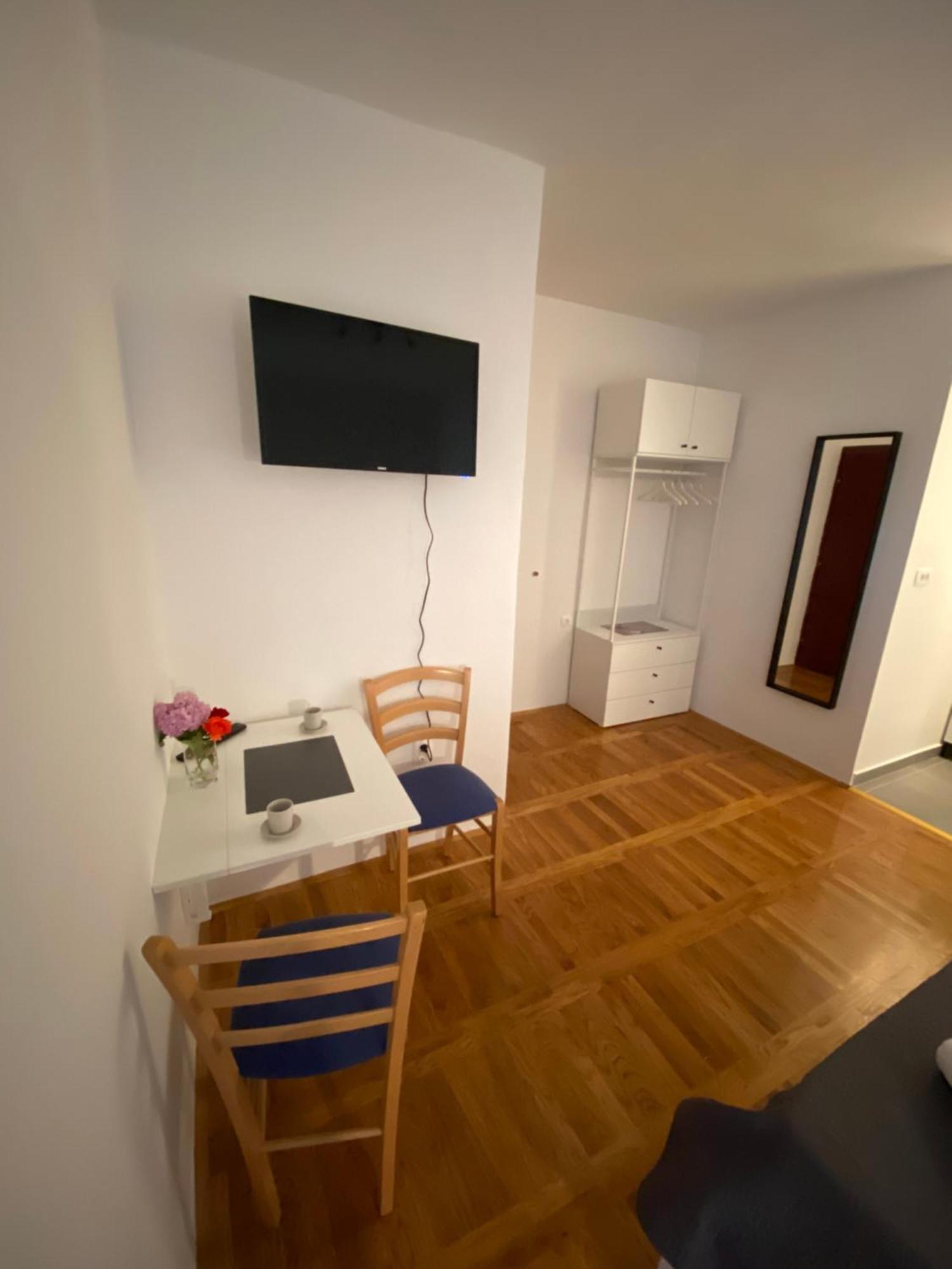 Studio Apartment And Rooms Adria 보디체 외부 사진