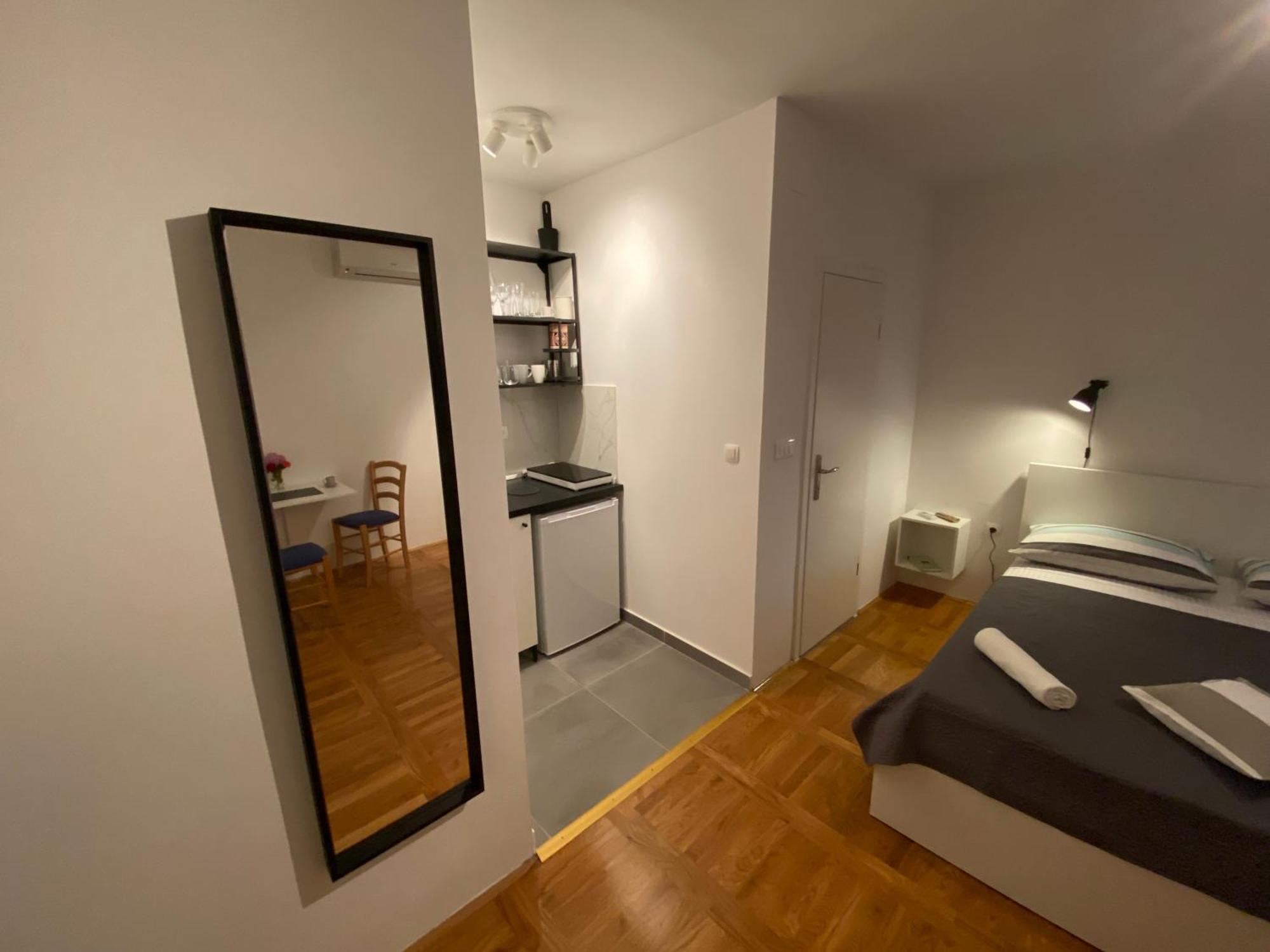 Studio Apartment And Rooms Adria 보디체 외부 사진