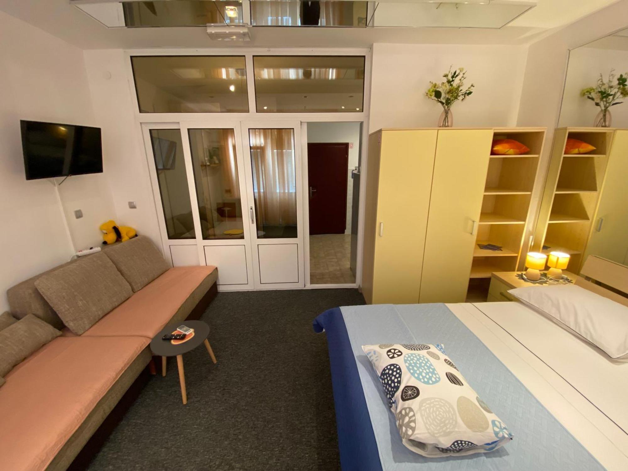 Studio Apartment And Rooms Adria 보디체 외부 사진