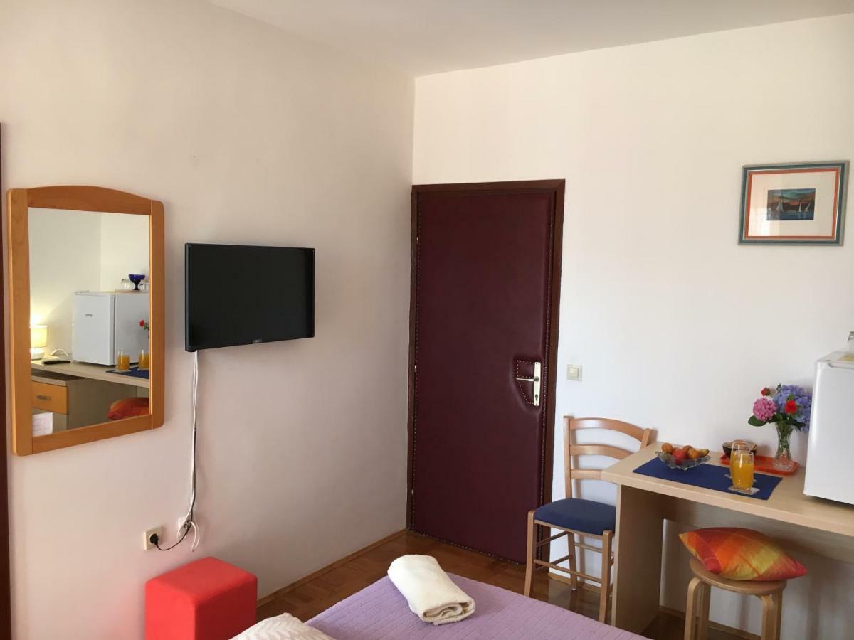 Studio Apartment And Rooms Adria 보디체 외부 사진